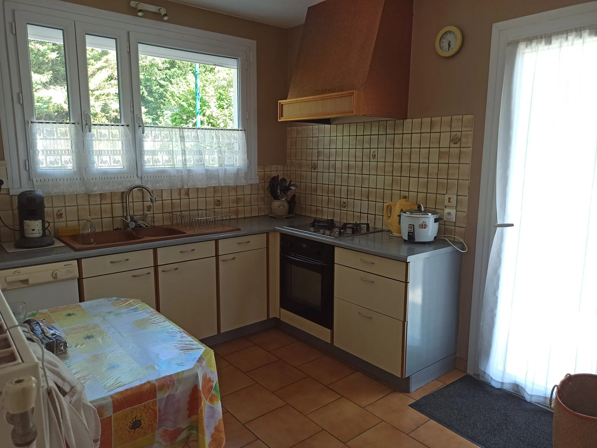 Charming 140 sqm House in Creuzier le vieux with Garden 