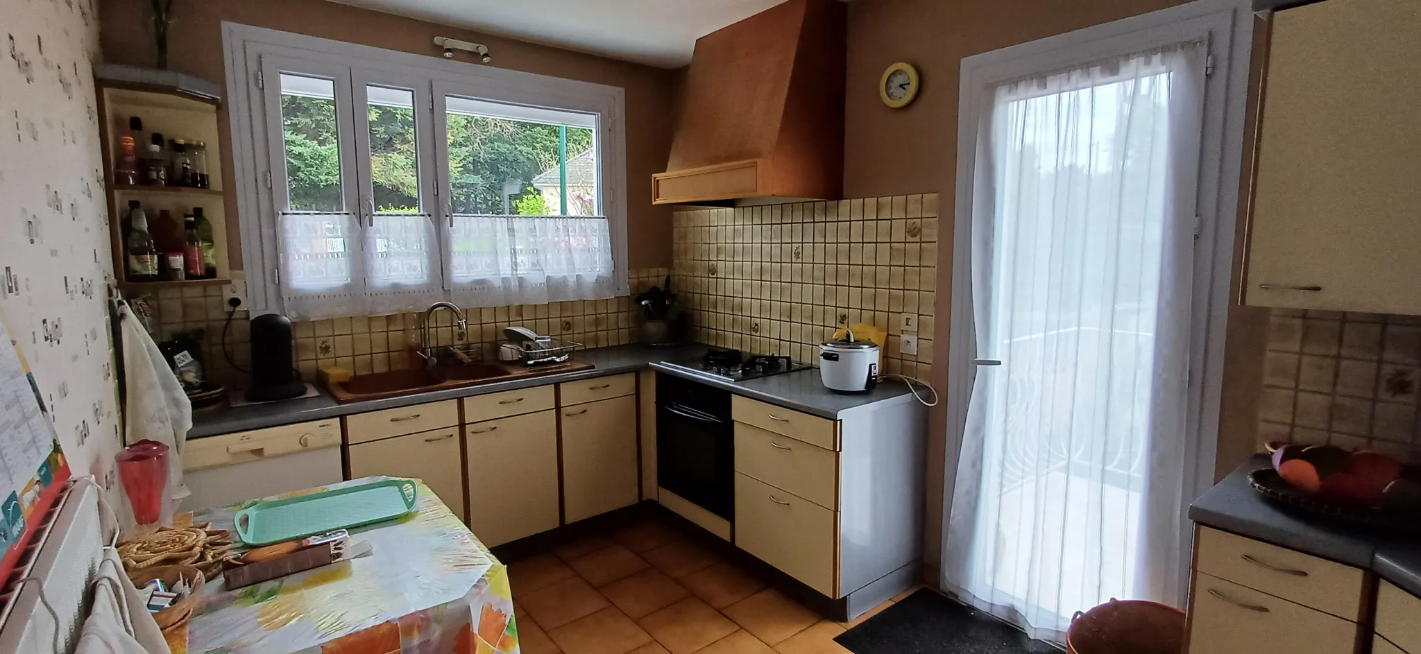 Charming 140 sqm House in Creuzier le vieux with Garden 