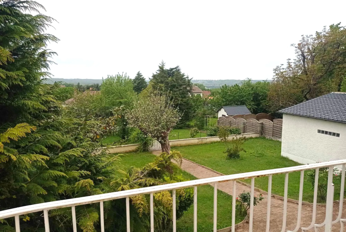 Charming 140 sqm House in Creuzier le vieux with Garden 