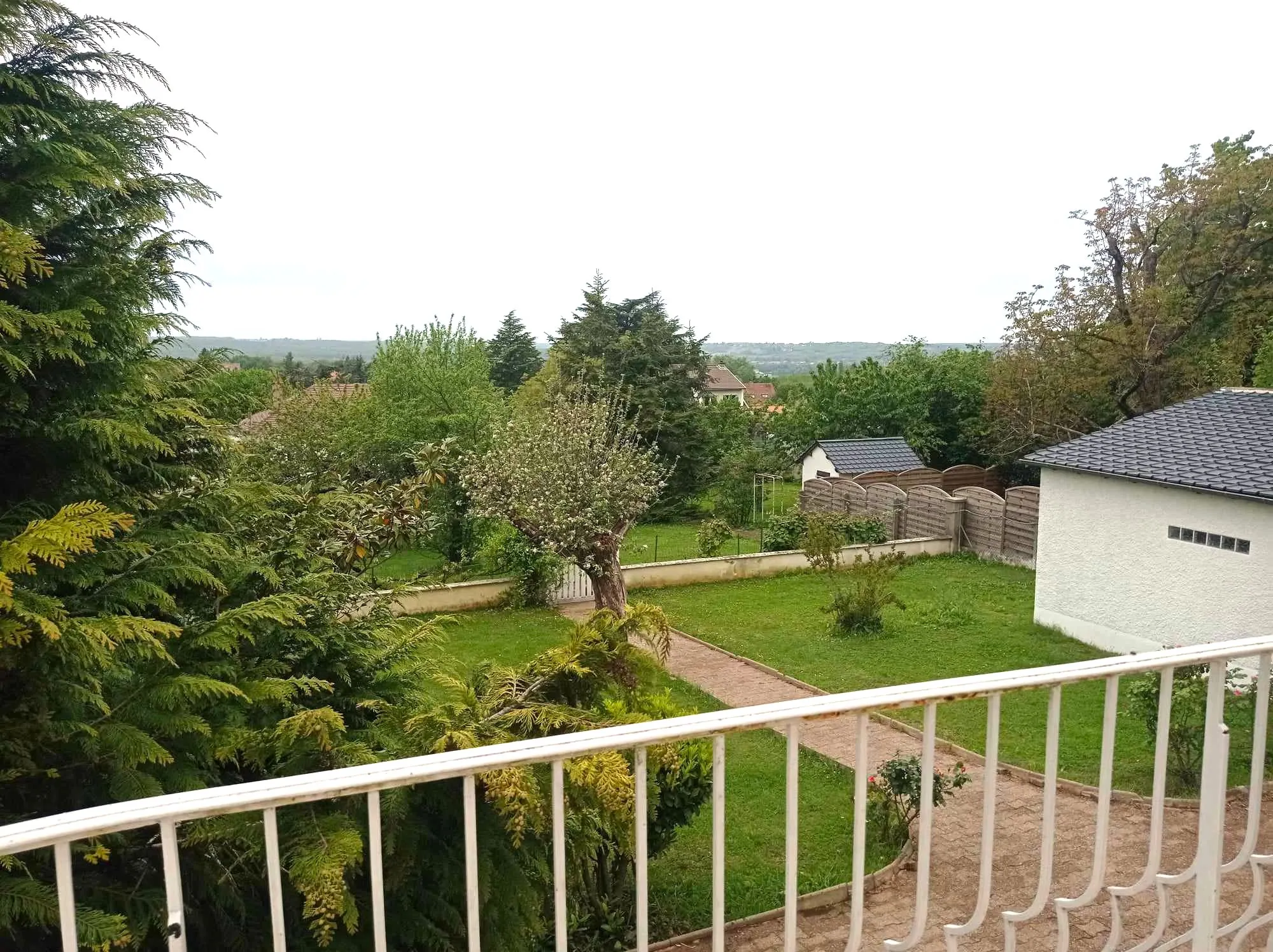 Charming 140 sqm House in Creuzier le vieux with Garden 