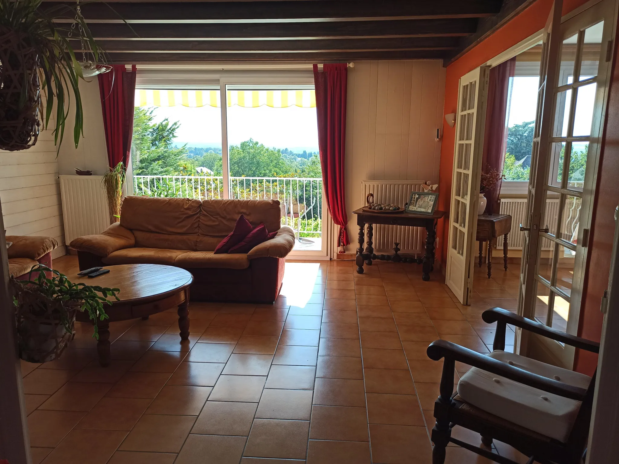 Charming 140 sqm House in Creuzier le vieux with Garden 