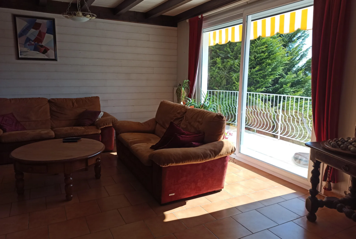 Charming 140 sqm House in Creuzier le vieux with Garden 