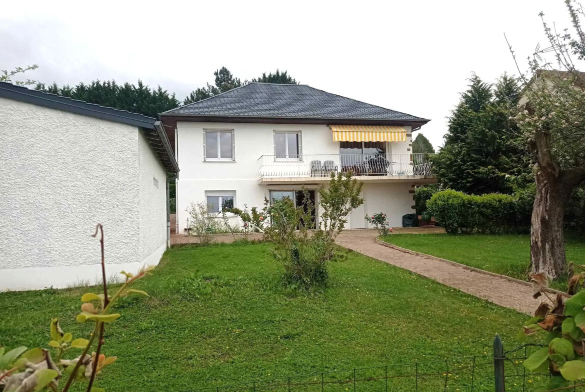 Charming 140 sqm House in Creuzier le vieux with Garden 