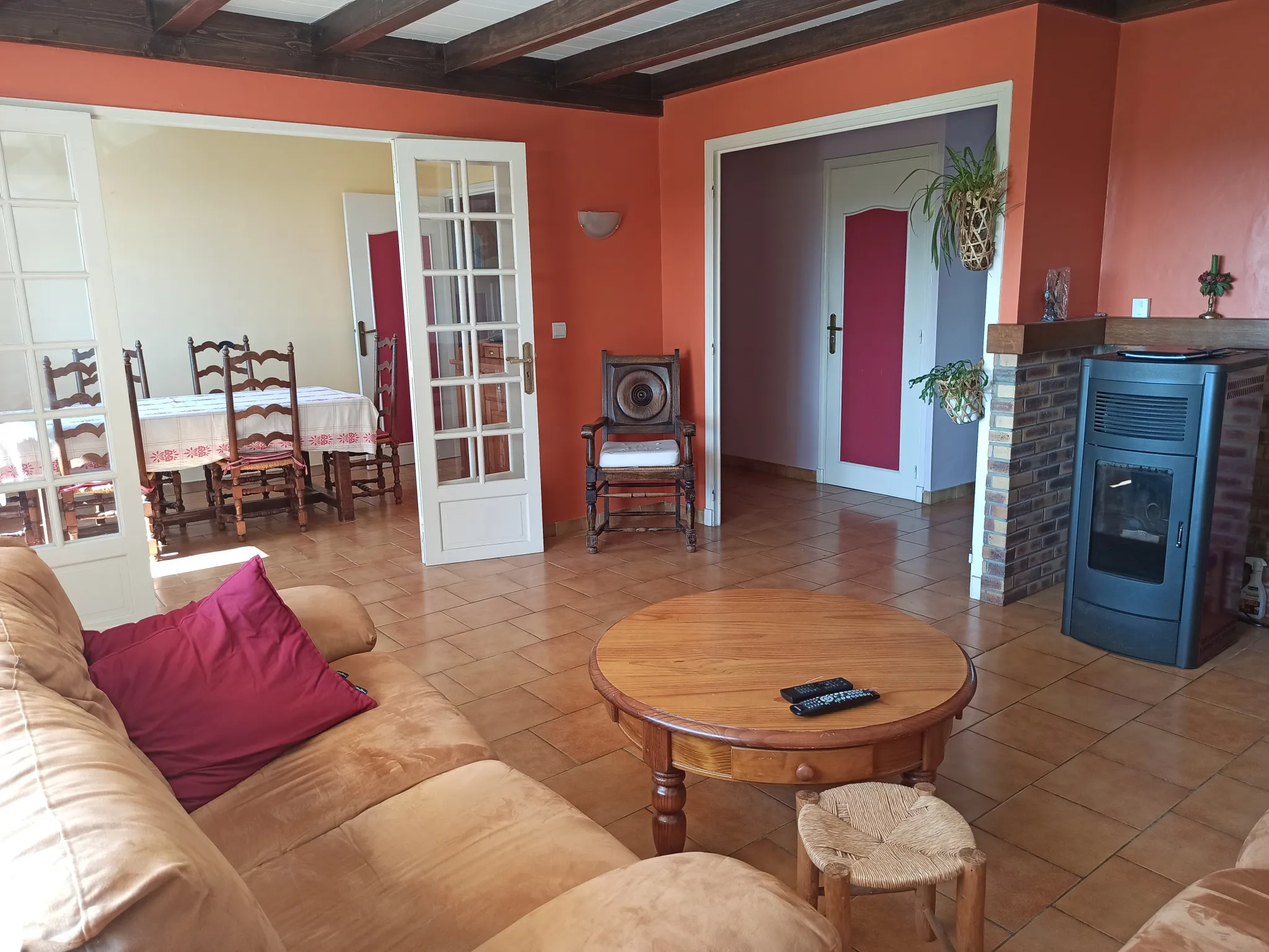 Charming 140 sqm House in Creuzier le vieux with Garden 