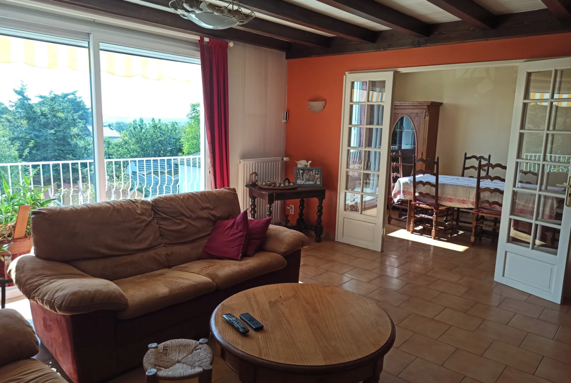 Charming 140 sqm House in Creuzier le vieux with Garden 