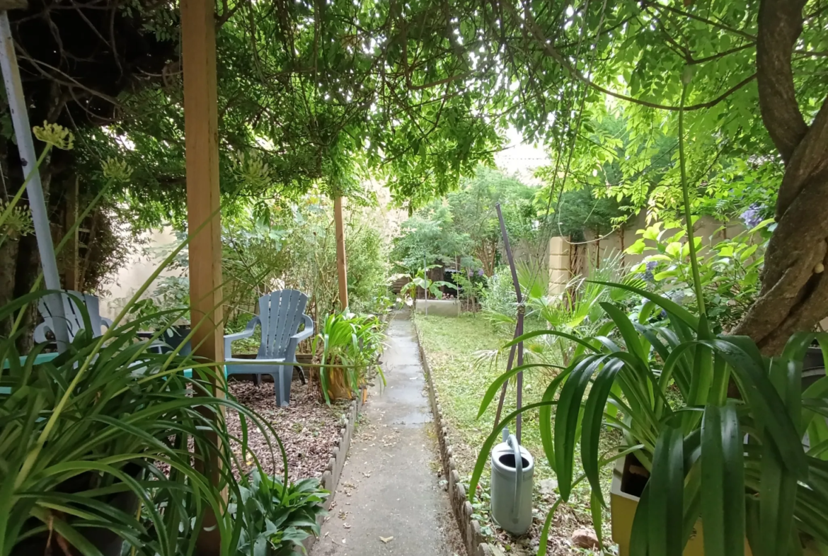 Maison de ville avec jardin à Vichy 