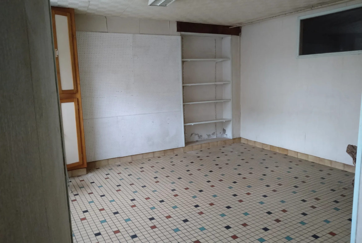 Immeuble de 220 m2 à rénover - St Pierre Des Nids 53370 