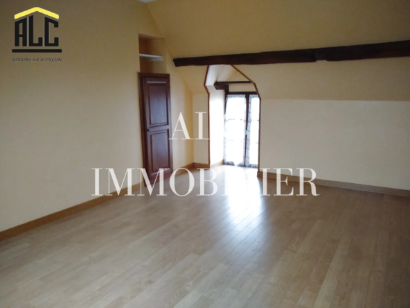 Immeuble de 220 m2 à rénover - St Pierre Des Nids 53370