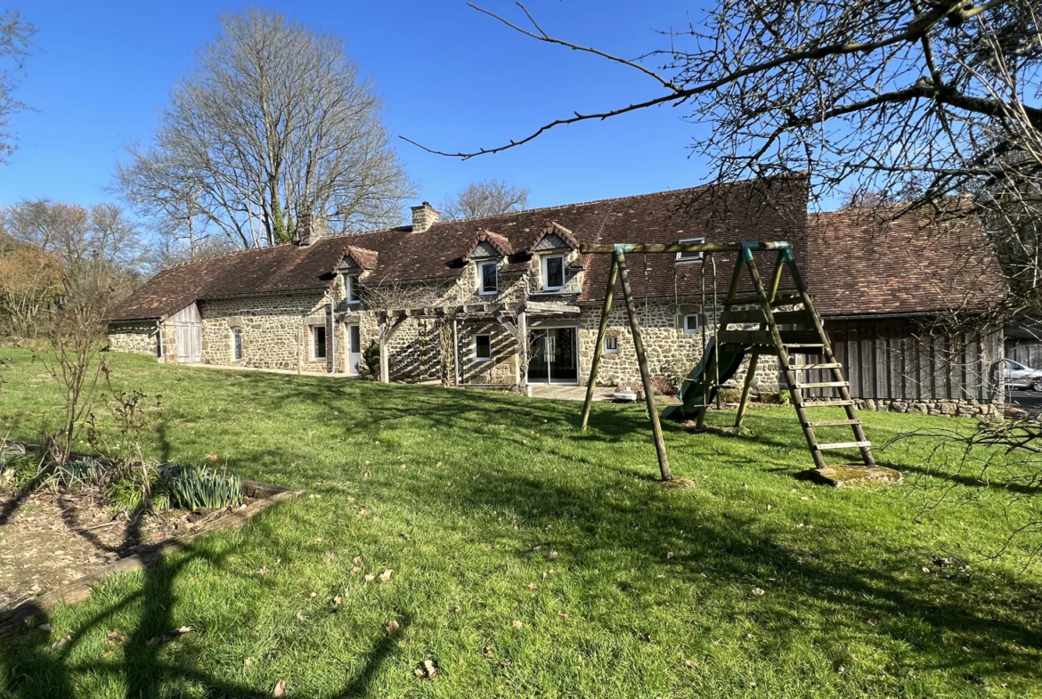 Maison de campagne de 200m2 sur 2900m2 de terrain à La Ferté Macé 