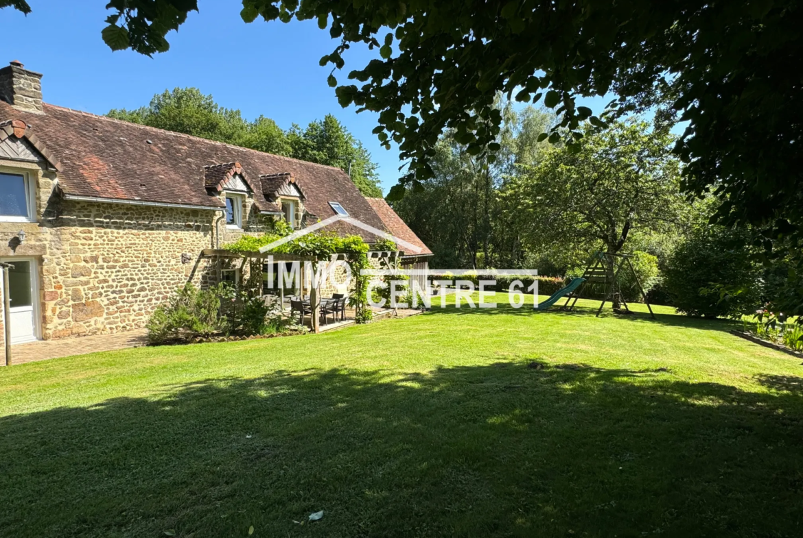 Maison de campagne de 200m2 sur 2900m2 de terrain à La Ferté Macé 