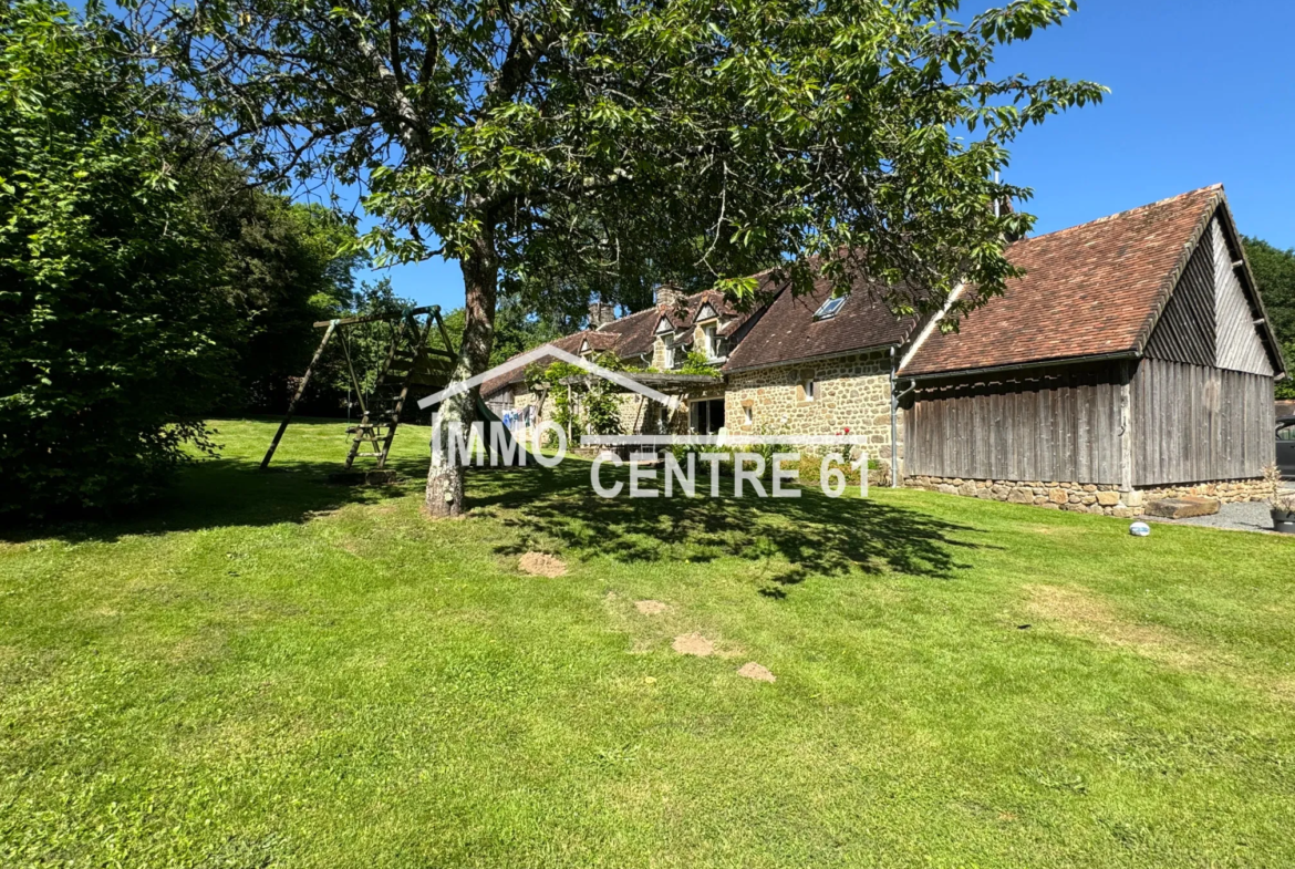 Maison de campagne de 200m2 sur 2900m2 de terrain à La Ferté Macé 