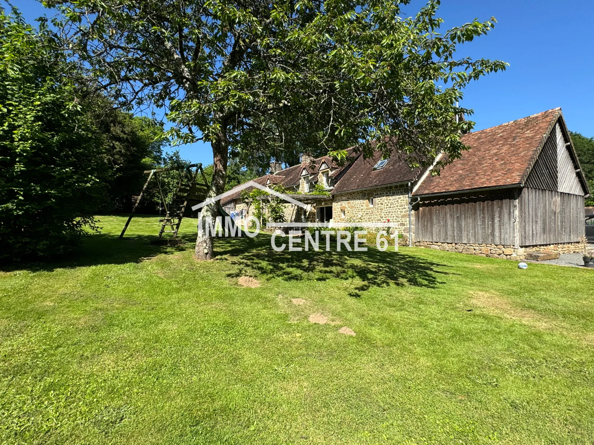 Maison de campagne de 200m2 sur 2900m2 de terrain à La Ferté Macé 