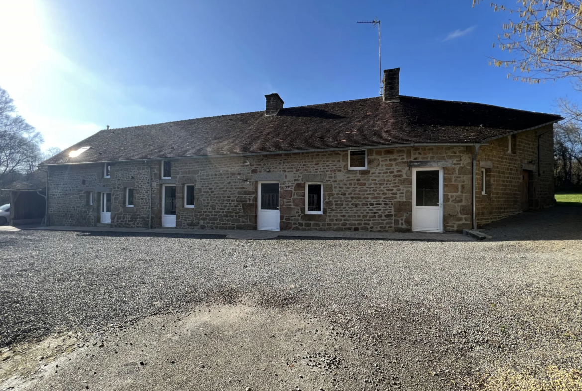 Maison de campagne de 200m2 sur 2900m2 de terrain à La Ferté Macé 