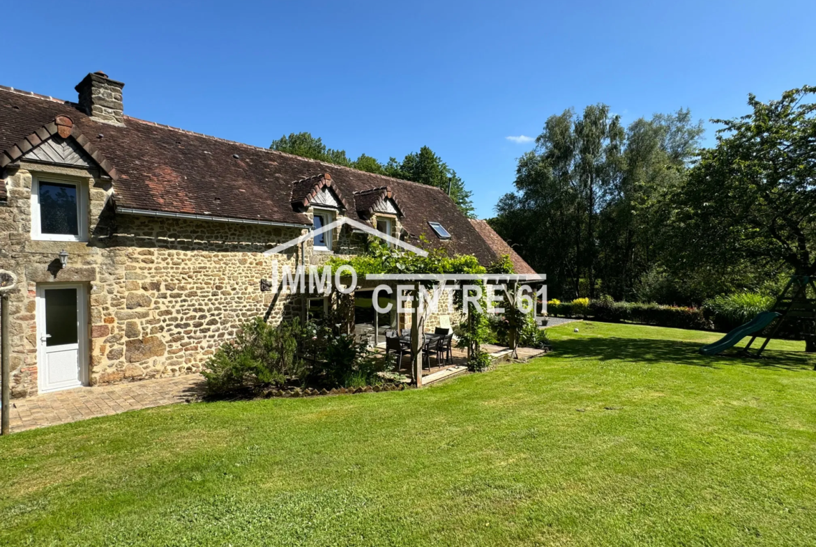 Maison de campagne de 200m2 sur 2900m2 de terrain à La Ferté Macé 