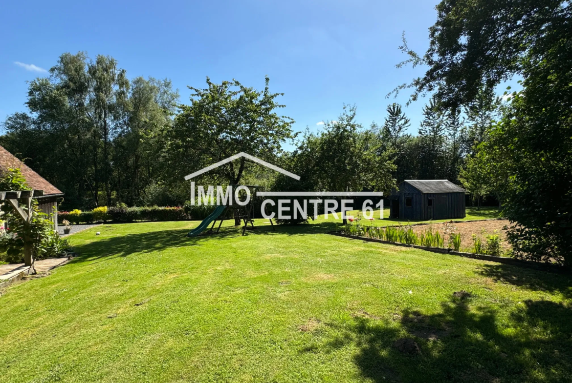 Maison de campagne de 200m2 sur 2900m2 de terrain à La Ferté Macé 