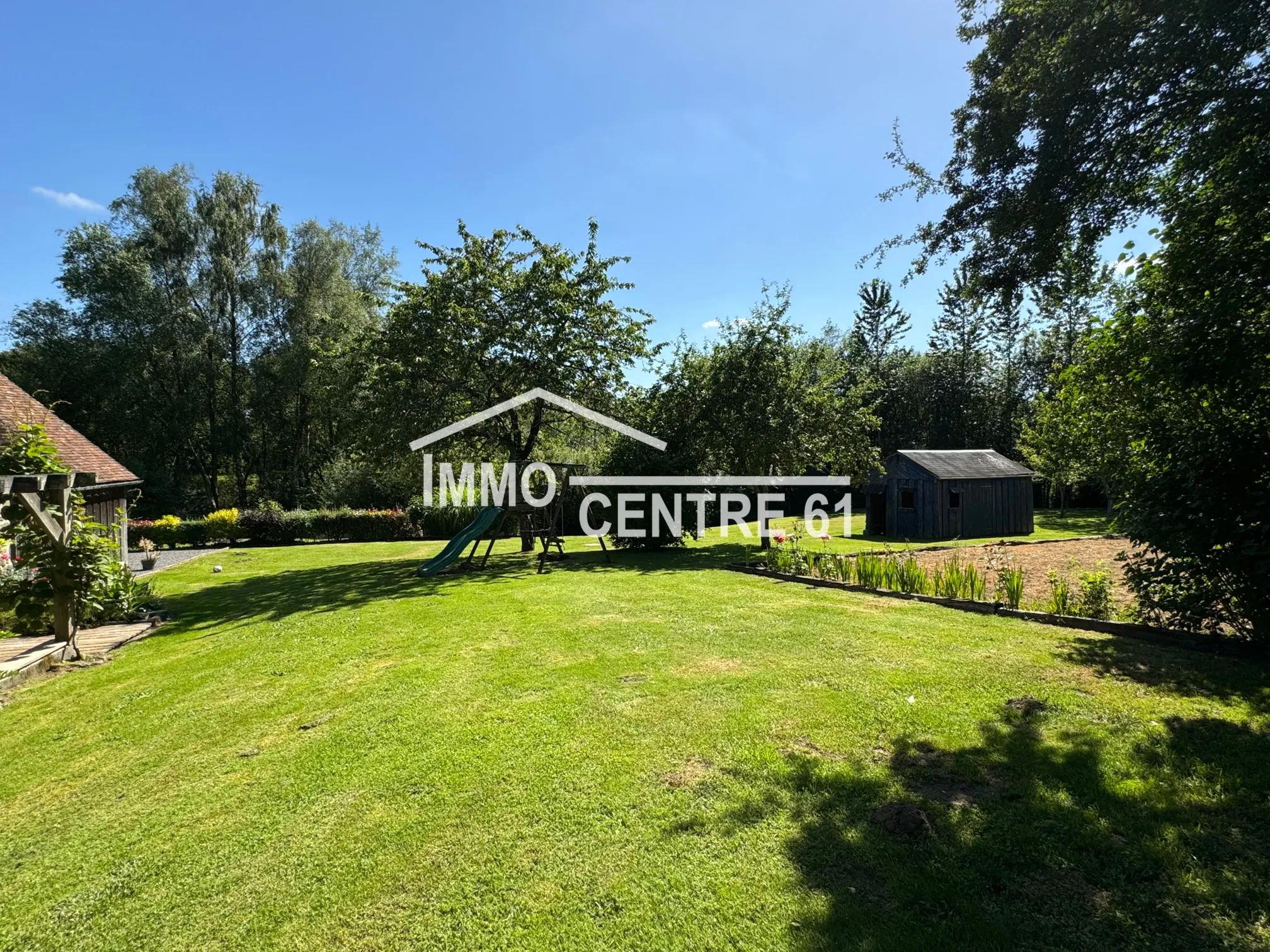 Maison de campagne de 200m2 sur 2900m2 de terrain à La Ferté Macé 