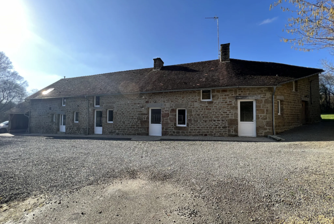 Maison de campagne de 200m2 sur 2900m2 de terrain à La Ferté Macé 