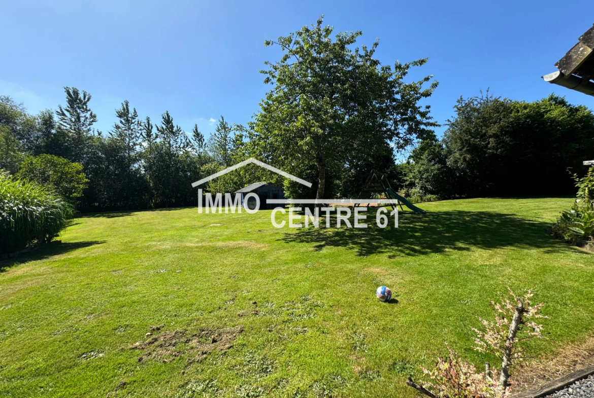 Maison de campagne de 200m2 sur 2900m2 de terrain à La Ferté Macé 