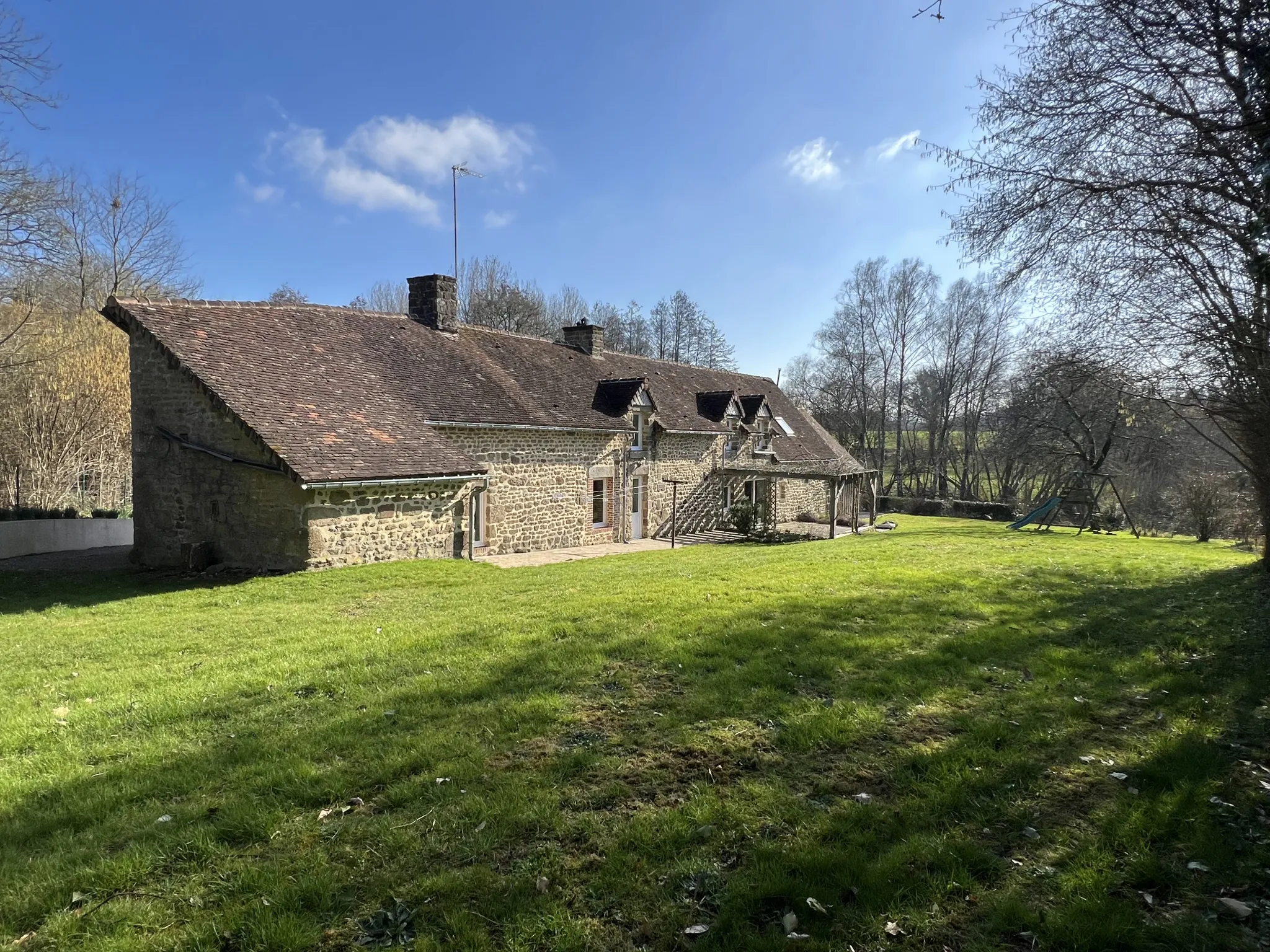 Maison de campagne de 200m2 sur 2900m2 de terrain à La Ferté Macé 