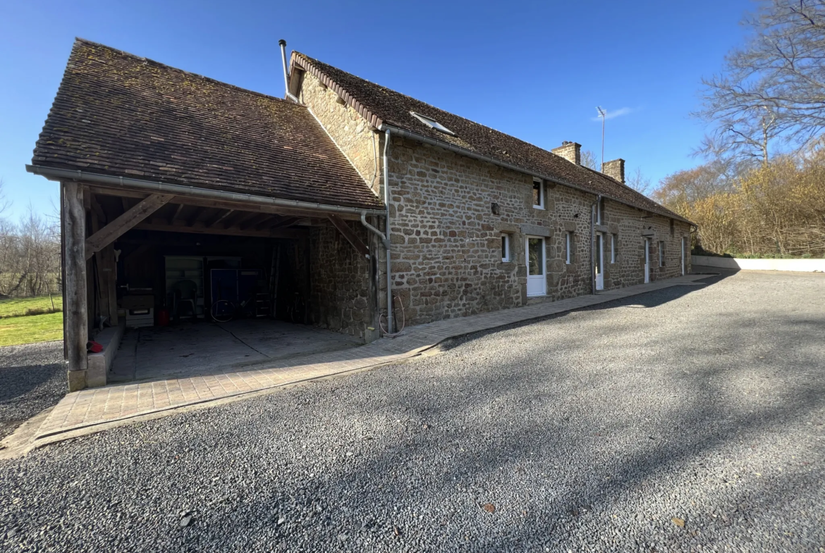 Maison de campagne de 200m2 sur 2900m2 de terrain à La Ferté Macé 