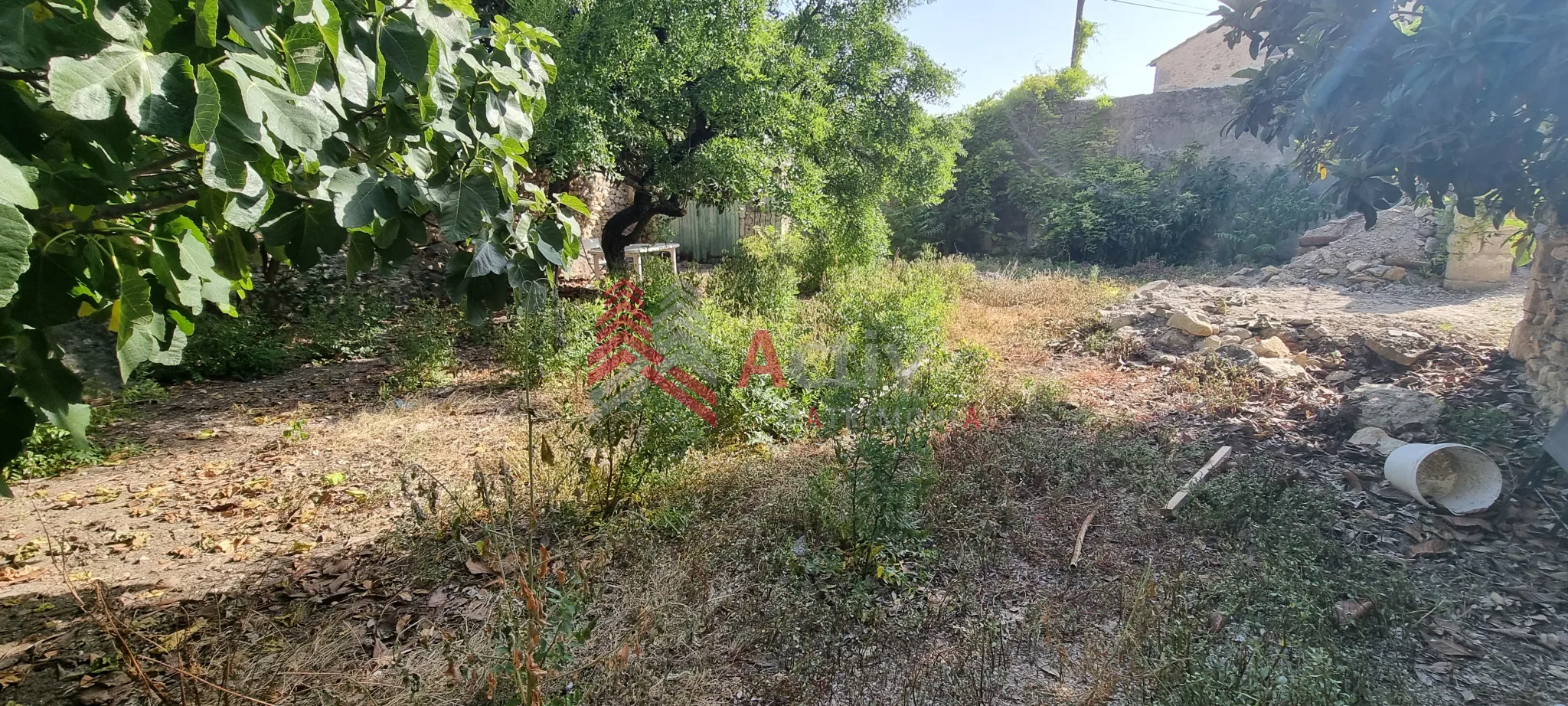 Terrain à bâtir de 223m2 à Beaucaire 