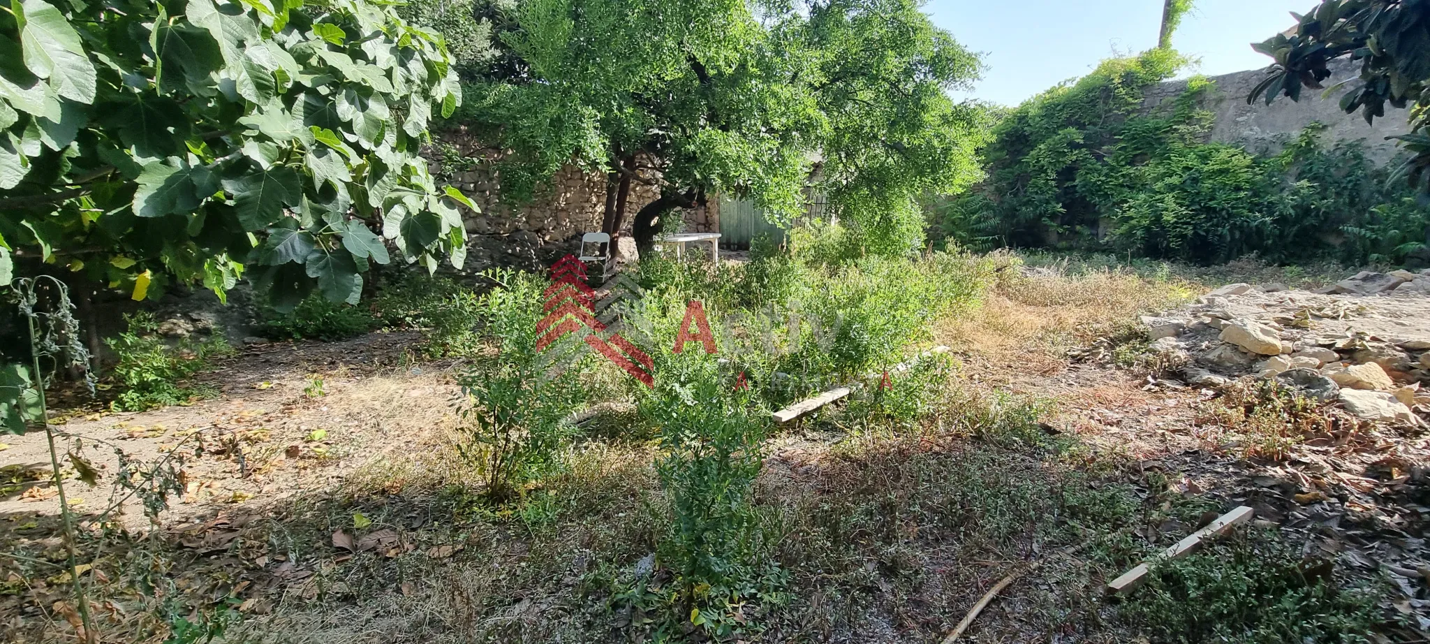 Terrain à bâtir de 223m2 à Beaucaire 