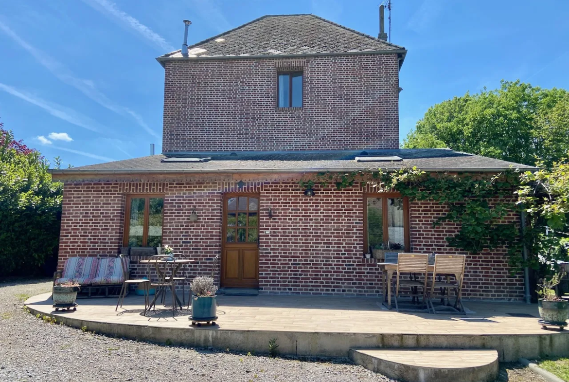 Maison en briques avec jardin verdoyant - Cartignies 