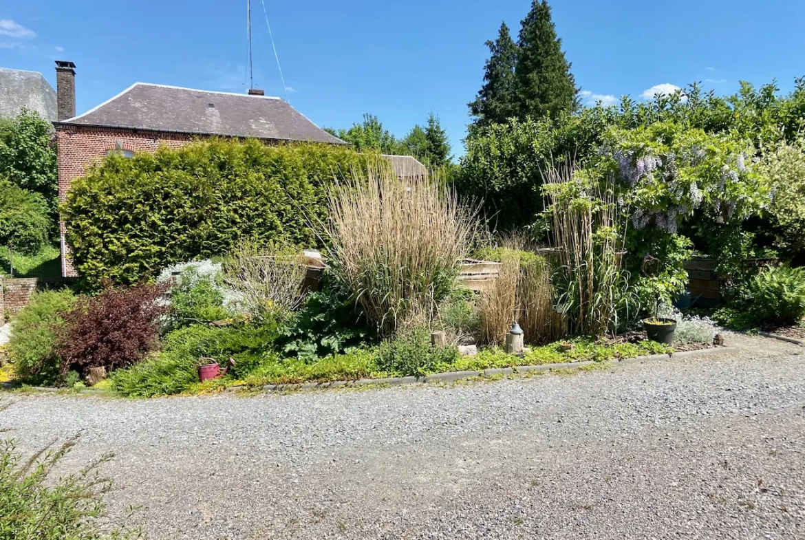 Maison en briques avec jardin verdoyant - Cartignies 