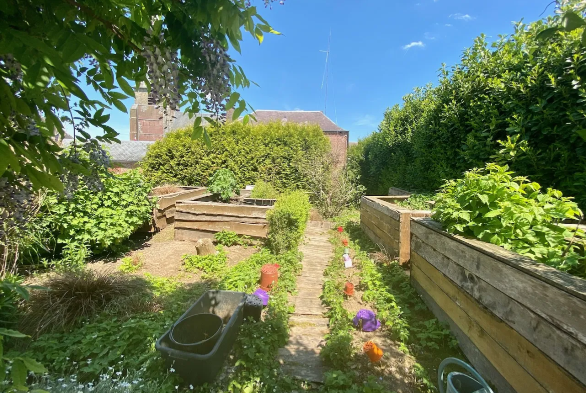 Maison en briques avec jardin verdoyant - Cartignies 