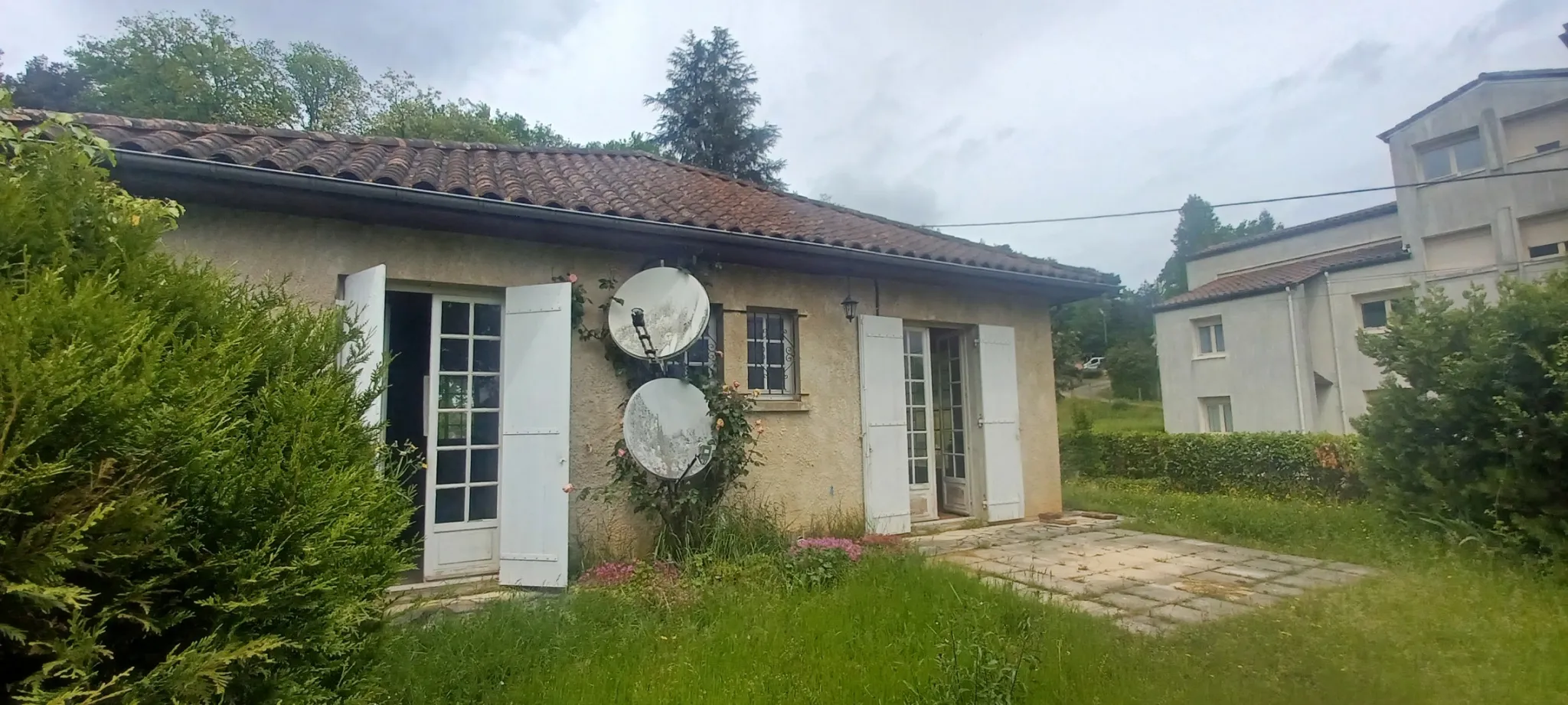 Maison de plain-pied à Sarlat avec terrain de 697m2 