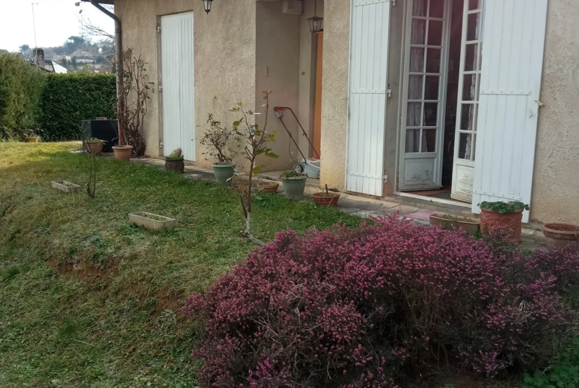 Maison de plain-pied à Sarlat avec terrain de 697m2 