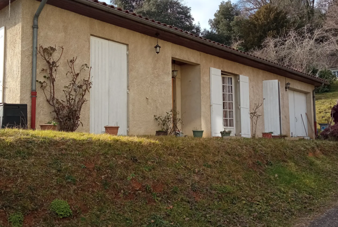 Maison de plain-pied à Sarlat avec terrain de 697m2 