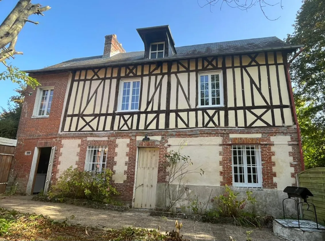 Maison Colorée à Rosay sur Lieure avec 3 Chambres 