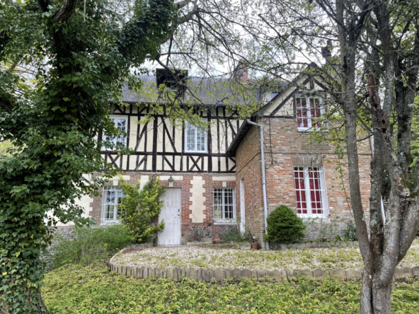 Maison Colorée à Rosay sur Lieure avec 3 Chambres