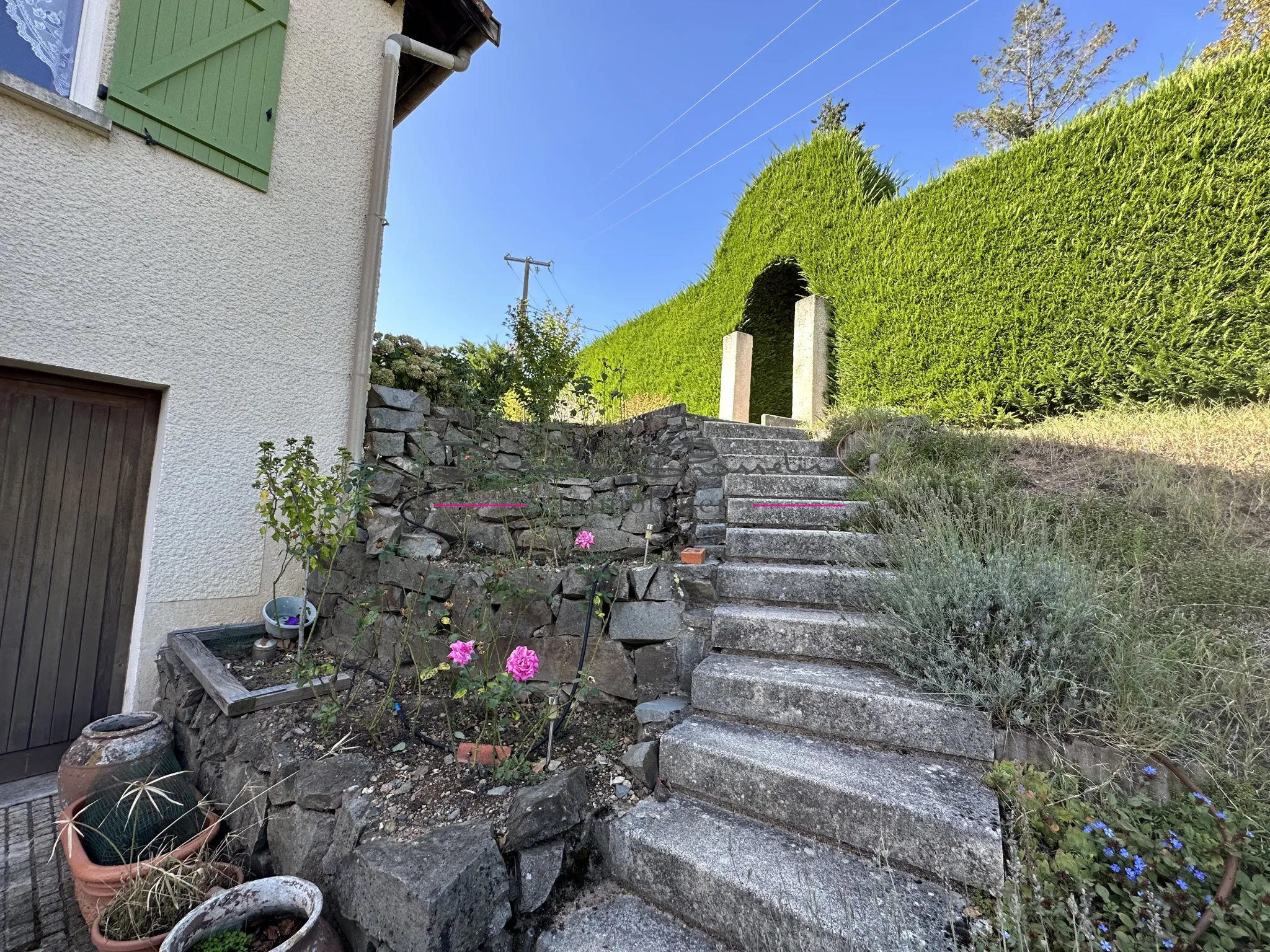 Maison individuelle avec vue sur la campagne à St Symphorien de Lay 