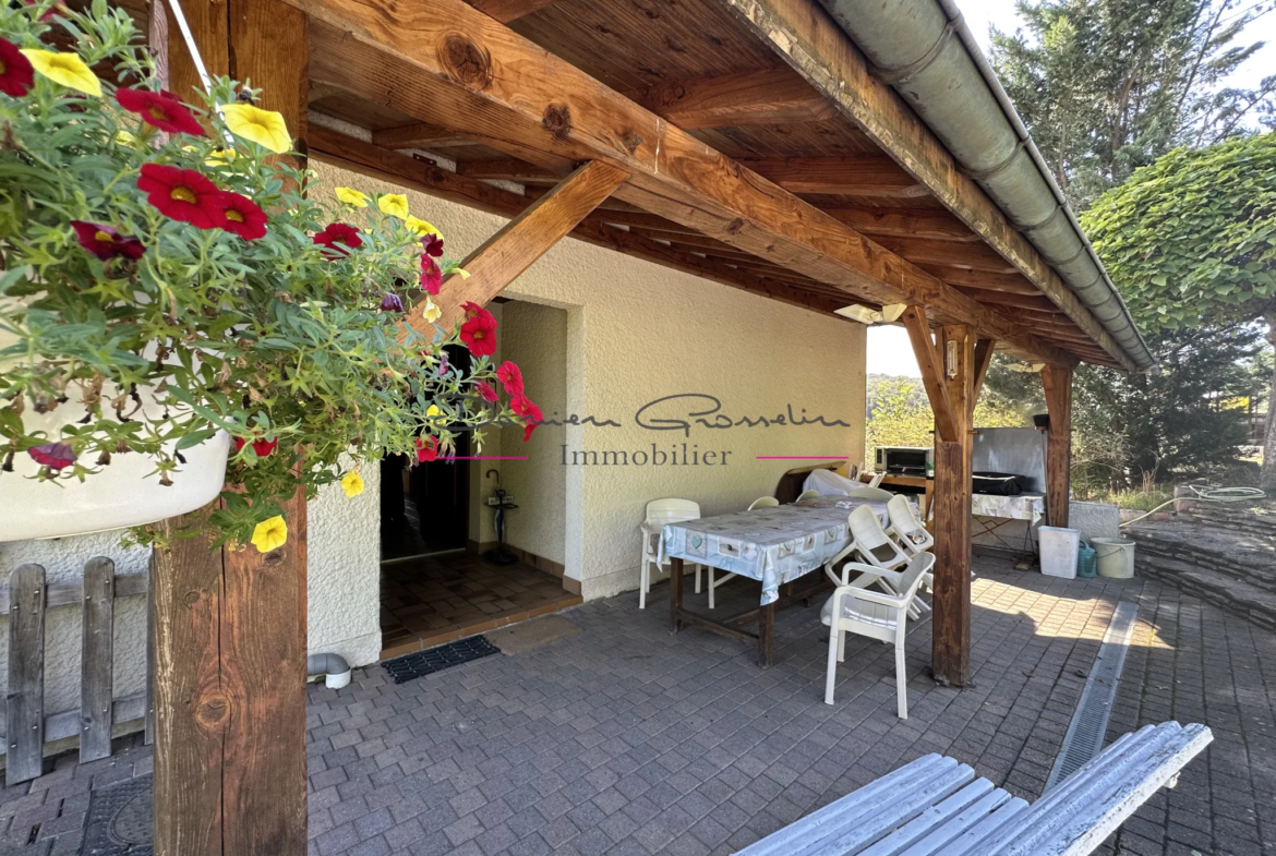 Maison individuelle avec vue sur la campagne à St Symphorien de Lay 