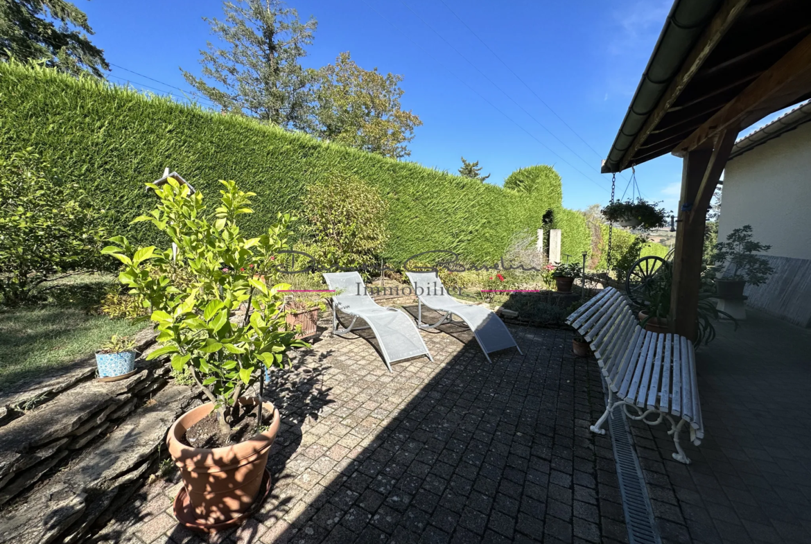 Maison individuelle avec vue sur la campagne à St Symphorien de Lay 