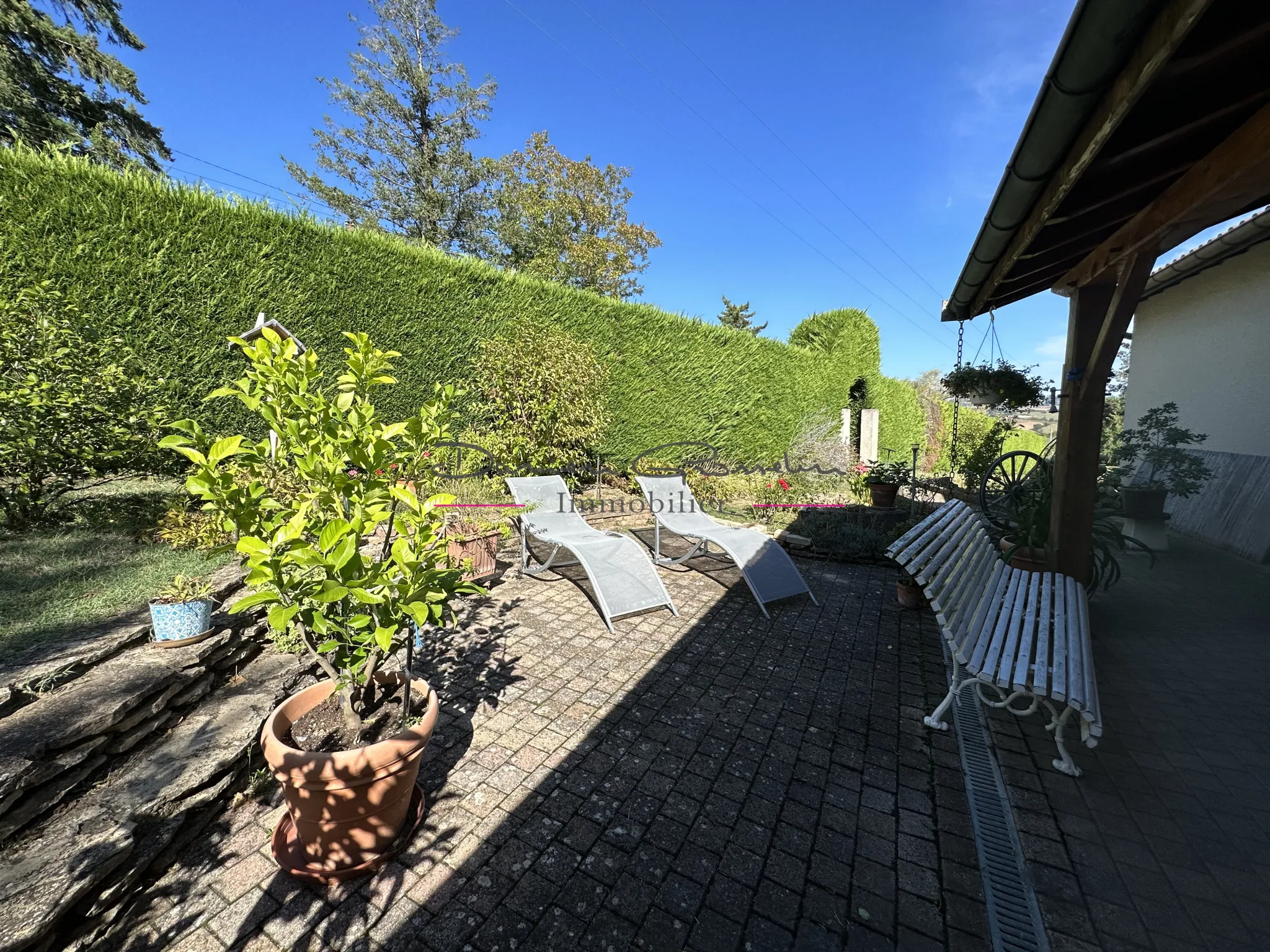 Maison individuelle avec vue sur la campagne à St Symphorien de Lay 