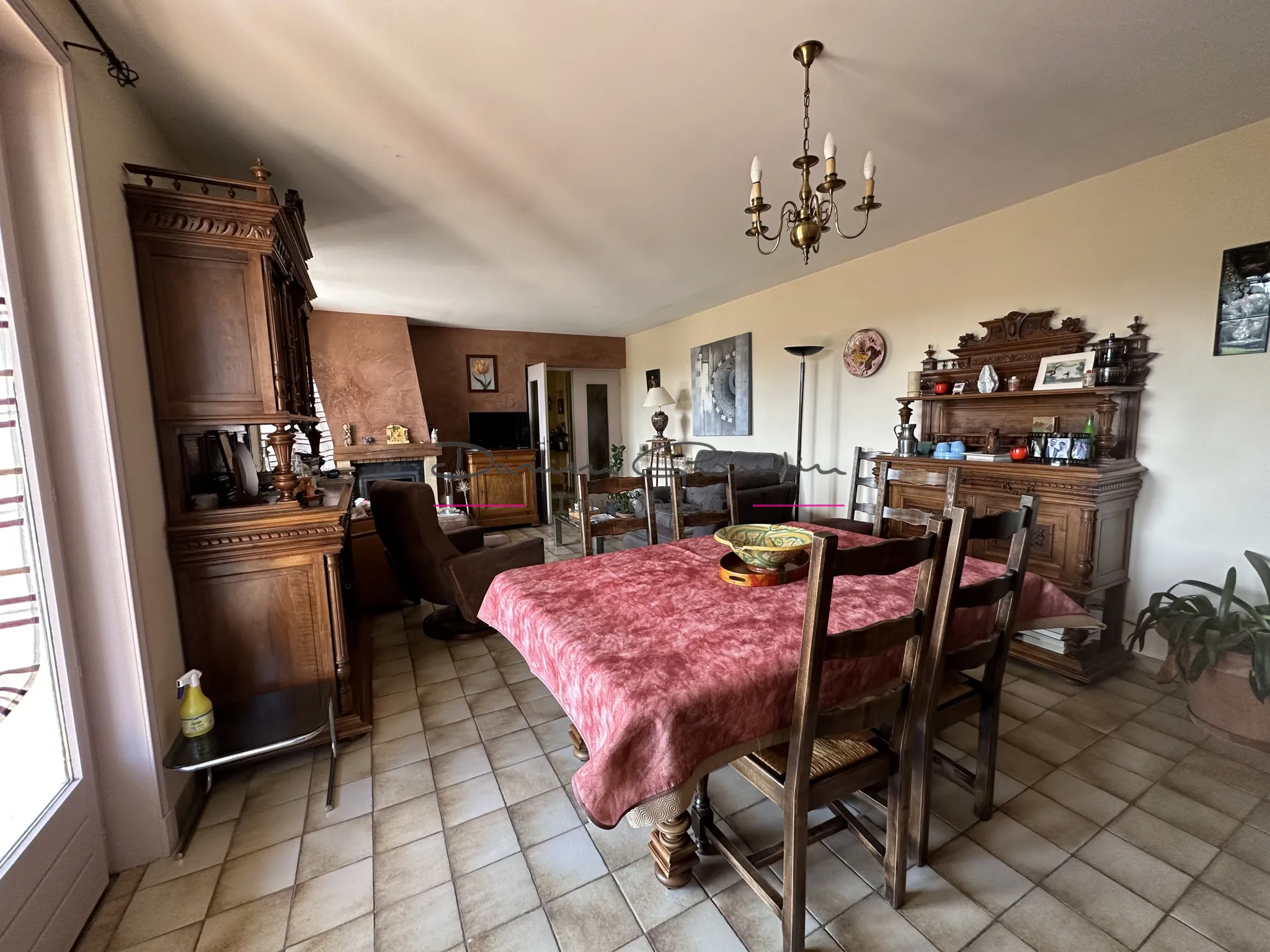 Maison individuelle avec vue sur la campagne à St Symphorien de Lay 