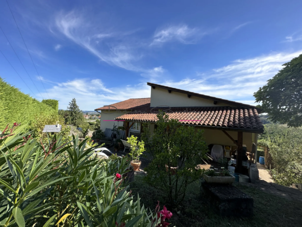 Maison individuelle avec vue sur la campagne à St Symphorien de Lay