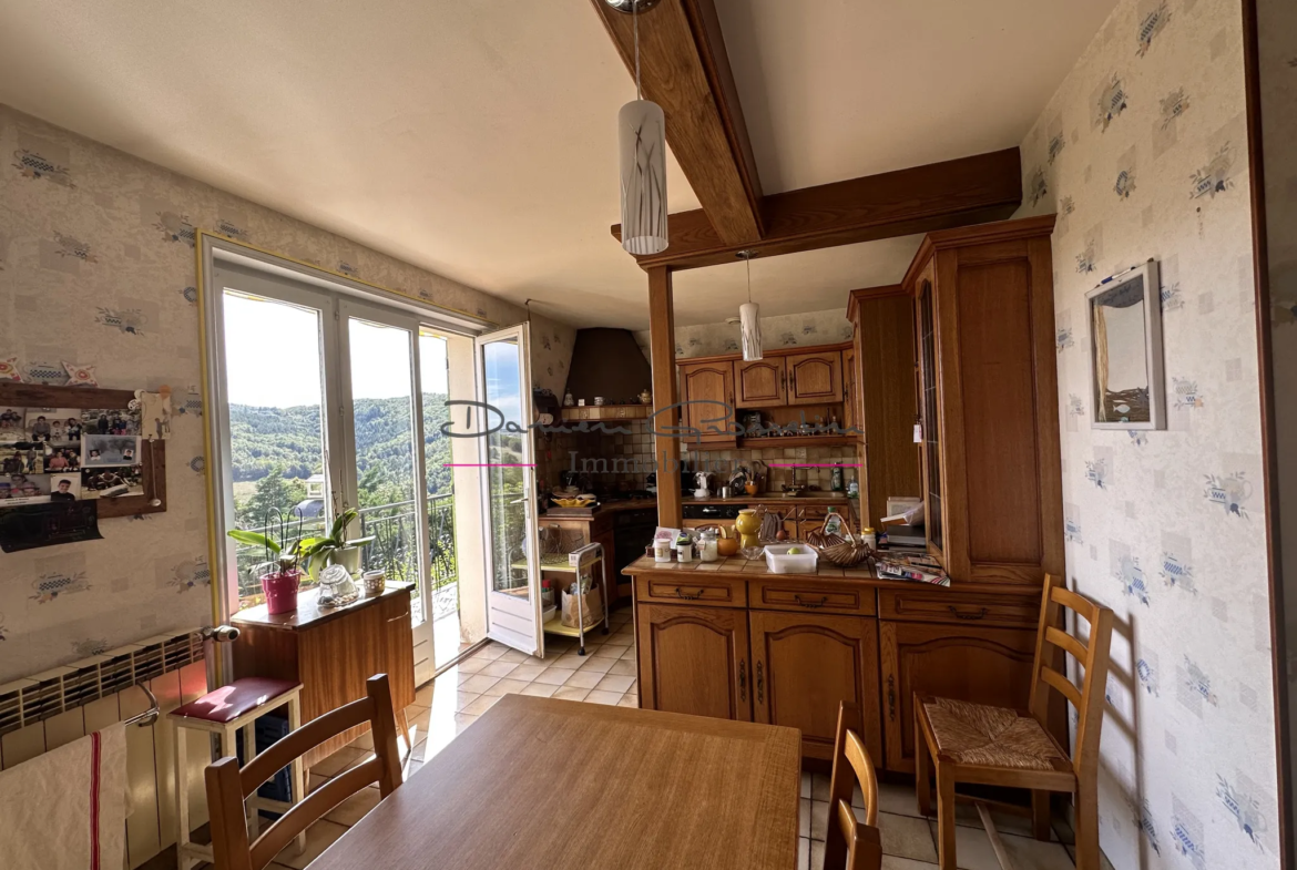 Maison individuelle avec vue sur la campagne à St Symphorien de Lay 