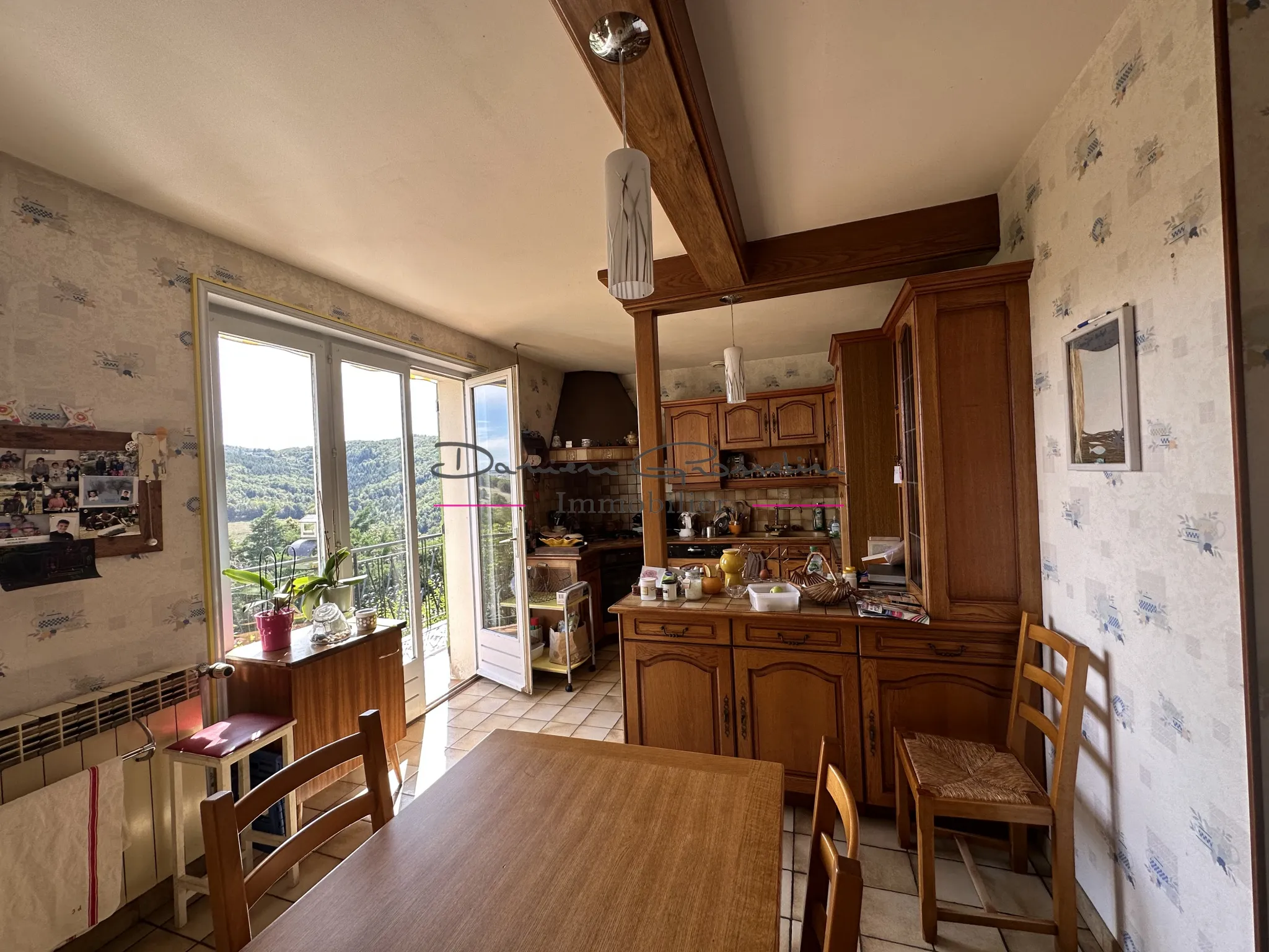 Maison individuelle avec vue sur la campagne à St Symphorien de Lay 