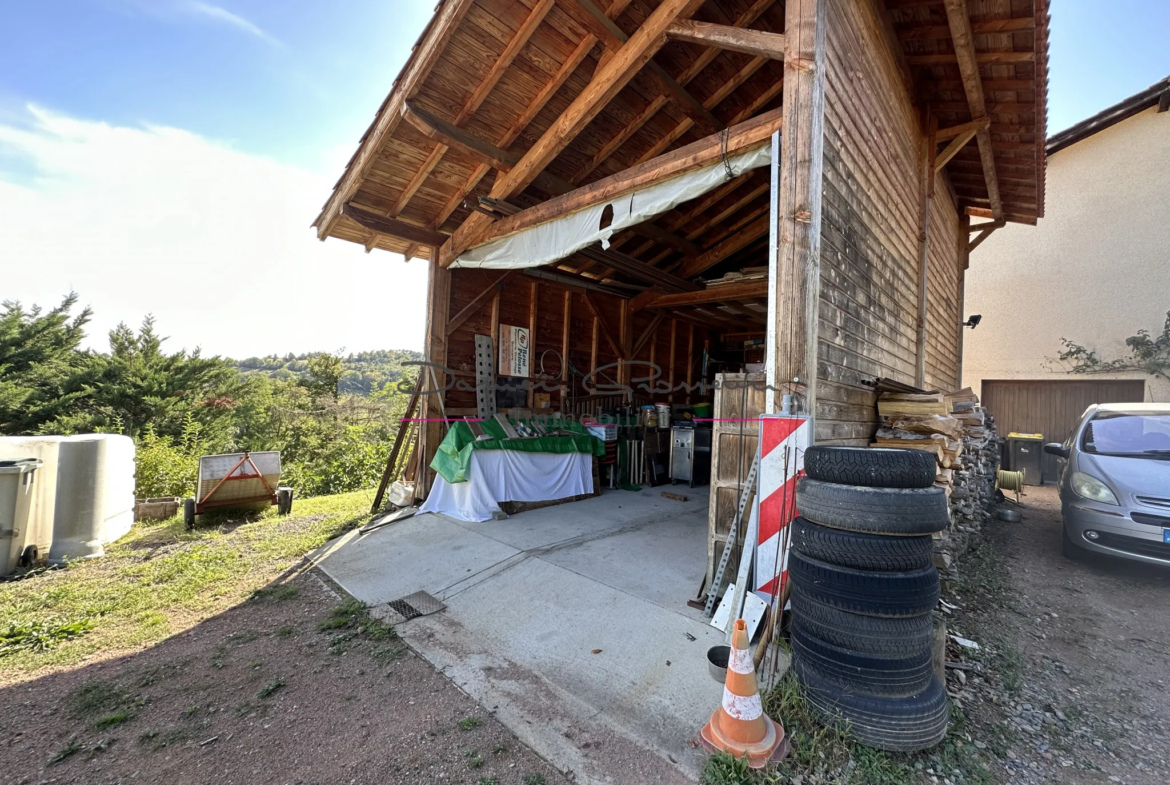 Maison individuelle avec vue sur la campagne à St Symphorien de Lay 