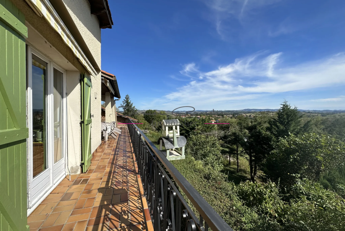 Maison individuelle avec vue sur la campagne à St Symphorien de Lay 