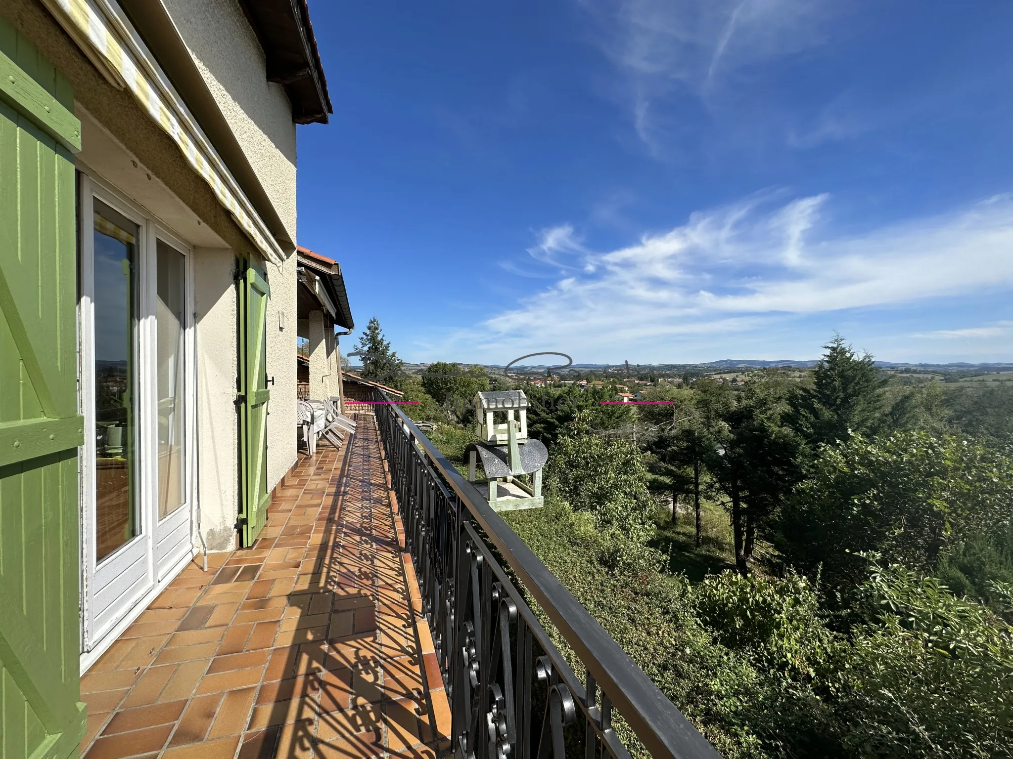 Maison individuelle avec vue sur la campagne à St Symphorien de Lay 