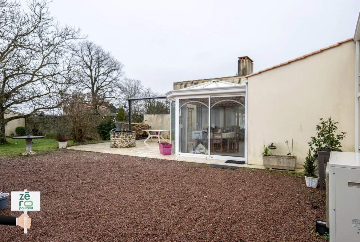 Maison à Sainte-Radégonde-des-Noyers avec Charme et Confort 