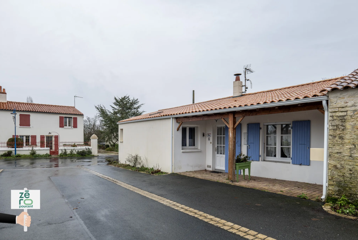 Maison à Sainte-Radégonde-des-Noyers avec Charme et Confort 