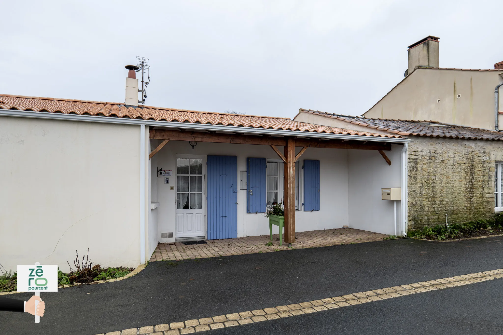 Maison à Sainte-Radégonde-des-Noyers avec Charme et Confort 