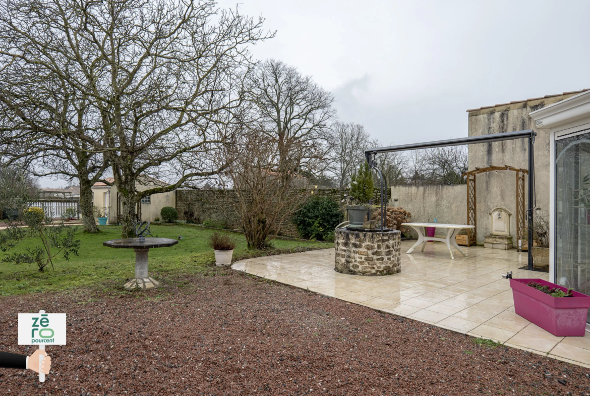 Maison à Sainte-Radégonde-des-Noyers avec Charme et Confort 