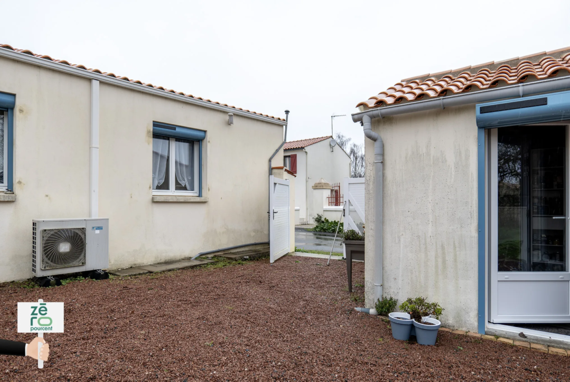 Maison à Sainte-Radégonde-des-Noyers avec Charme et Confort 